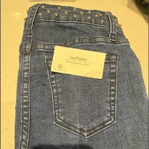 The Jolie AG girls shorts.